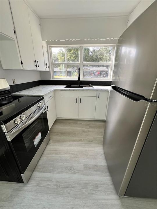 For Sale: $310,000 (2 beds, 1 baths, 852 Square Feet)