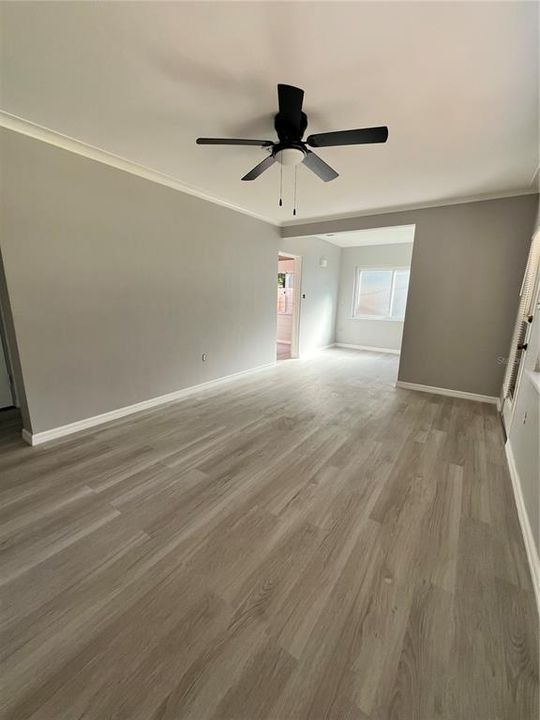 For Sale: $310,000 (2 beds, 1 baths, 852 Square Feet)