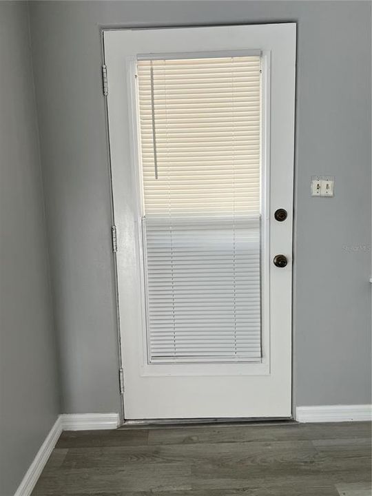 For Sale: $310,000 (2 beds, 1 baths, 852 Square Feet)