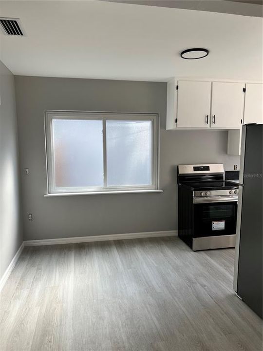 For Sale: $310,000 (2 beds, 1 baths, 852 Square Feet)