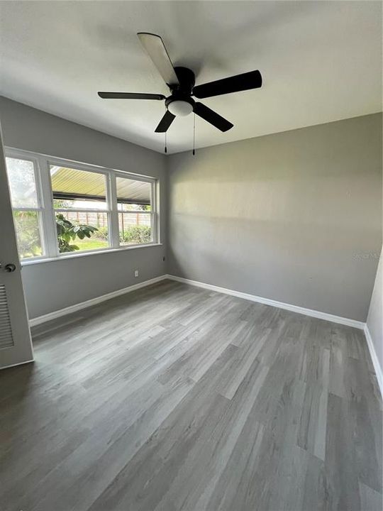 For Sale: $310,000 (2 beds, 1 baths, 852 Square Feet)