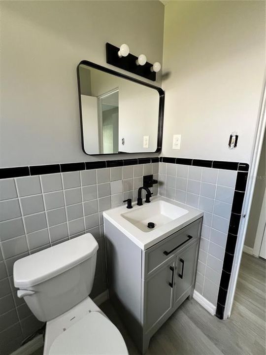 For Sale: $310,000 (2 beds, 1 baths, 852 Square Feet)