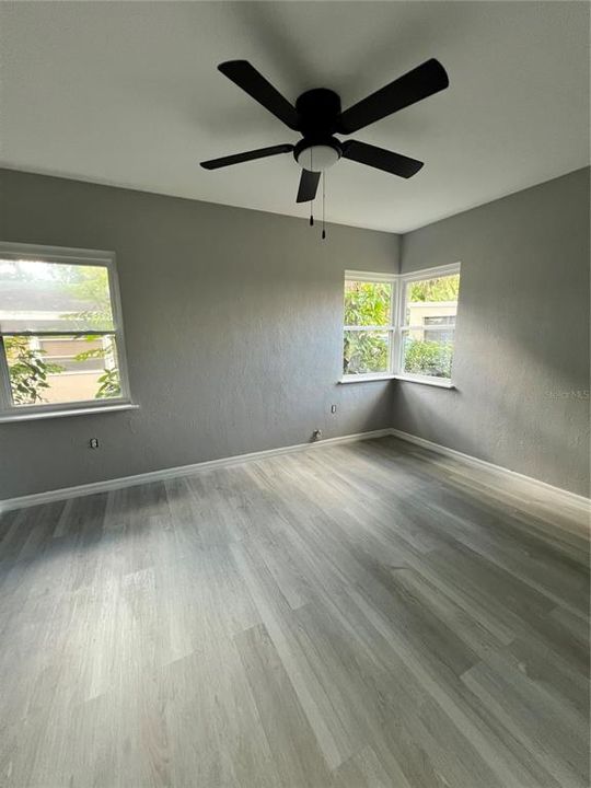 For Sale: $310,000 (2 beds, 1 baths, 852 Square Feet)