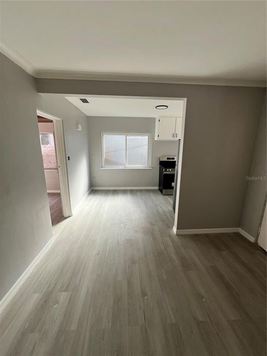 For Sale: $310,000 (2 beds, 1 baths, 852 Square Feet)