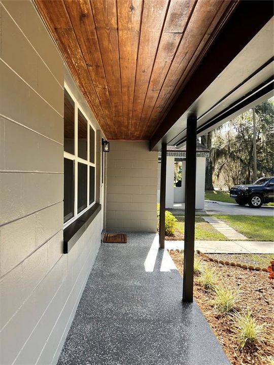 For Sale: $310,000 (2 beds, 1 baths, 852 Square Feet)