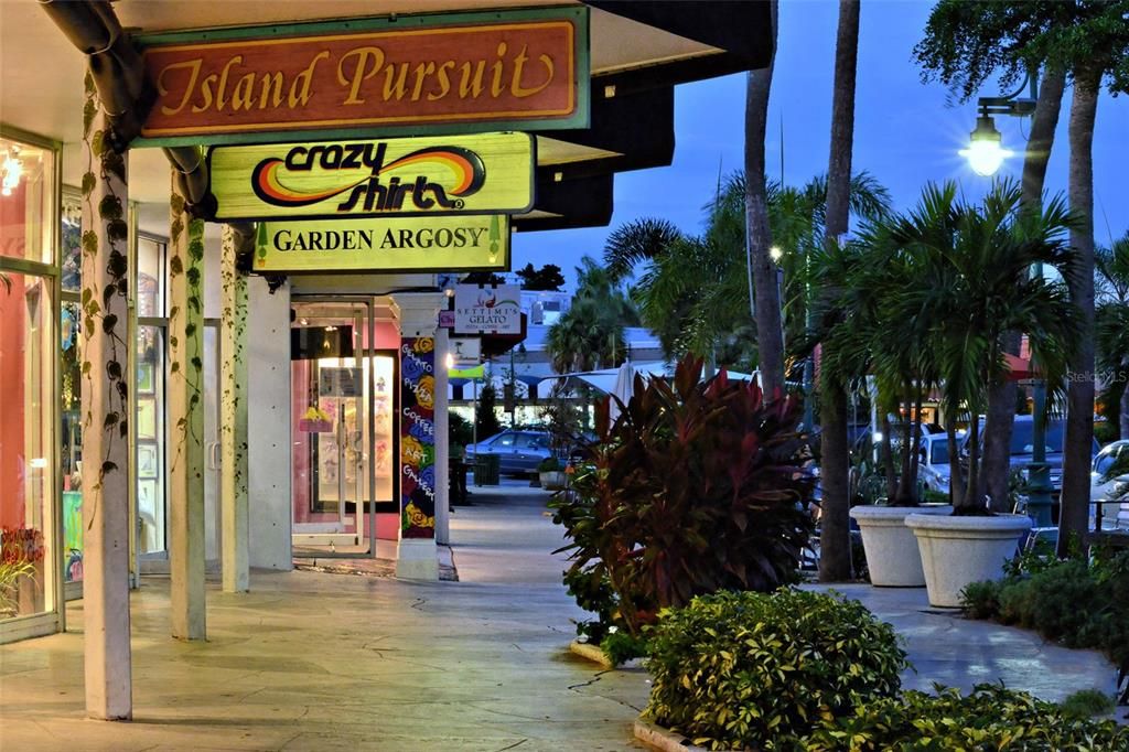 出租: $12,000 (2 贝兹, 2 浴室, 1456 平方英尺)