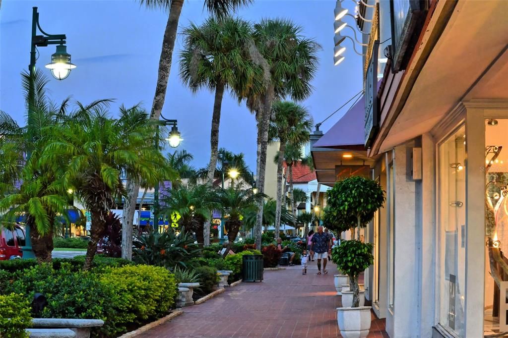 出租: $12,000 (2 贝兹, 2 浴室, 1456 平方英尺)