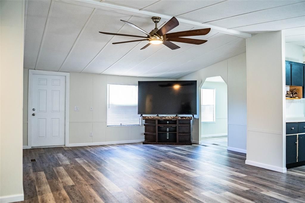 For Sale: $280,000 (4 beds, 2 baths, 1620 Square Feet)