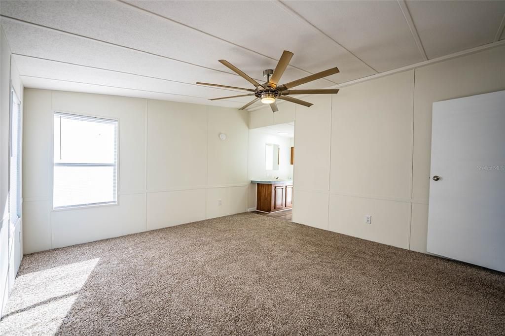 For Sale: $280,000 (4 beds, 2 baths, 1620 Square Feet)