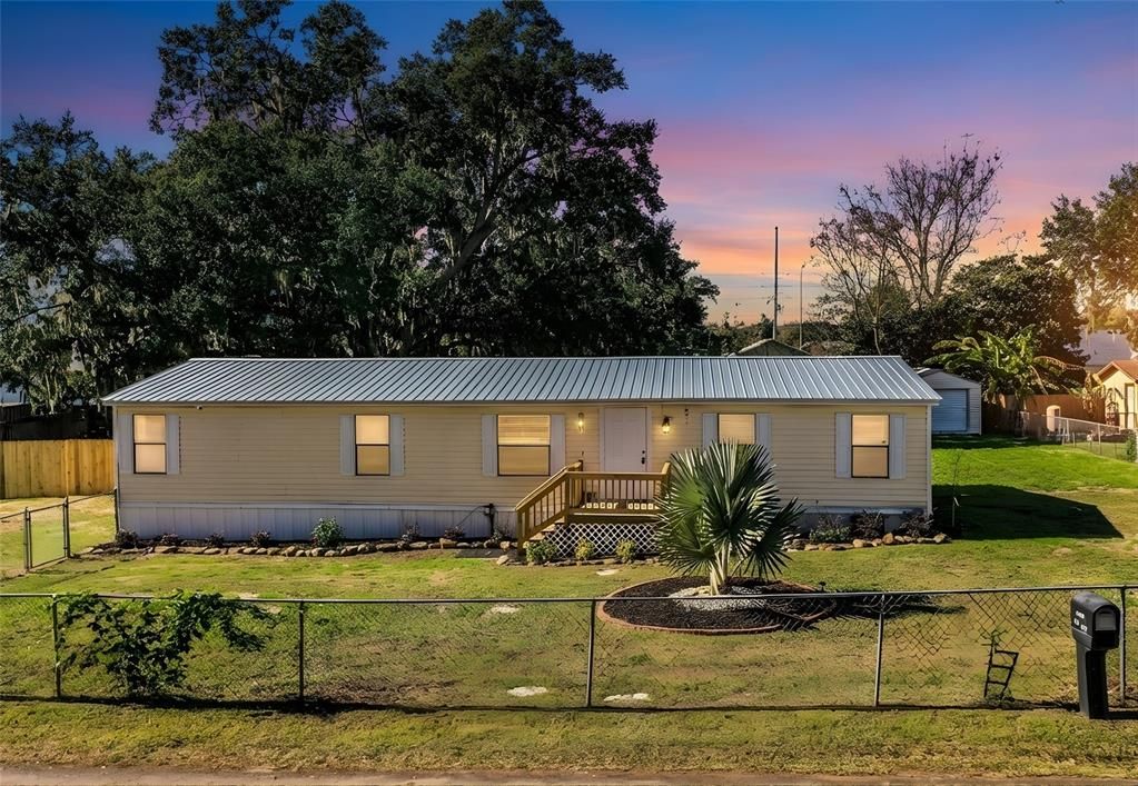 For Sale: $280,000 (4 beds, 2 baths, 1620 Square Feet)