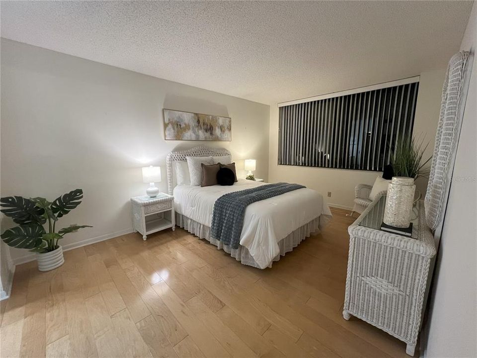 En Venta: $399,500 (2 camas, 2 baños, 1050 Pies cuadrados)