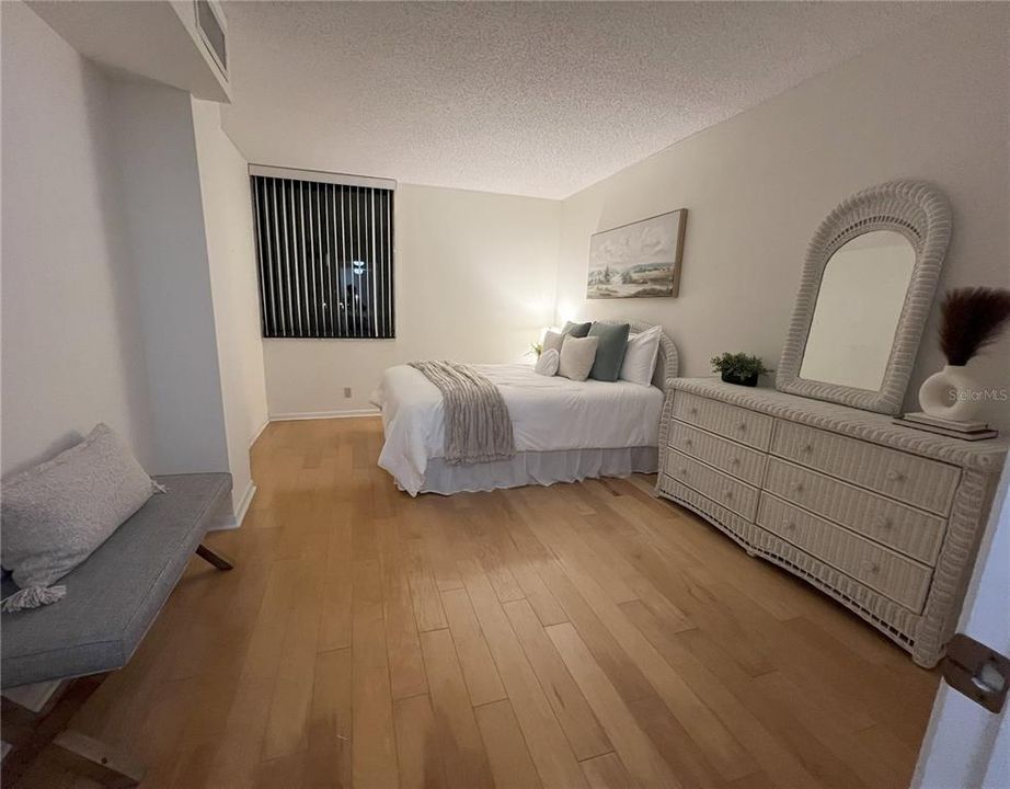 En Venta: $399,500 (2 camas, 2 baños, 1050 Pies cuadrados)