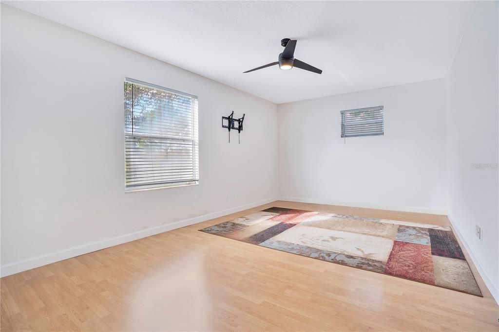 待售: $915,000 (6 贝兹, 4 浴室, 3852 平方英尺)