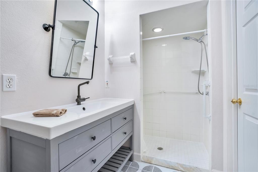 待售: $915,000 (6 贝兹, 4 浴室, 3852 平方英尺)