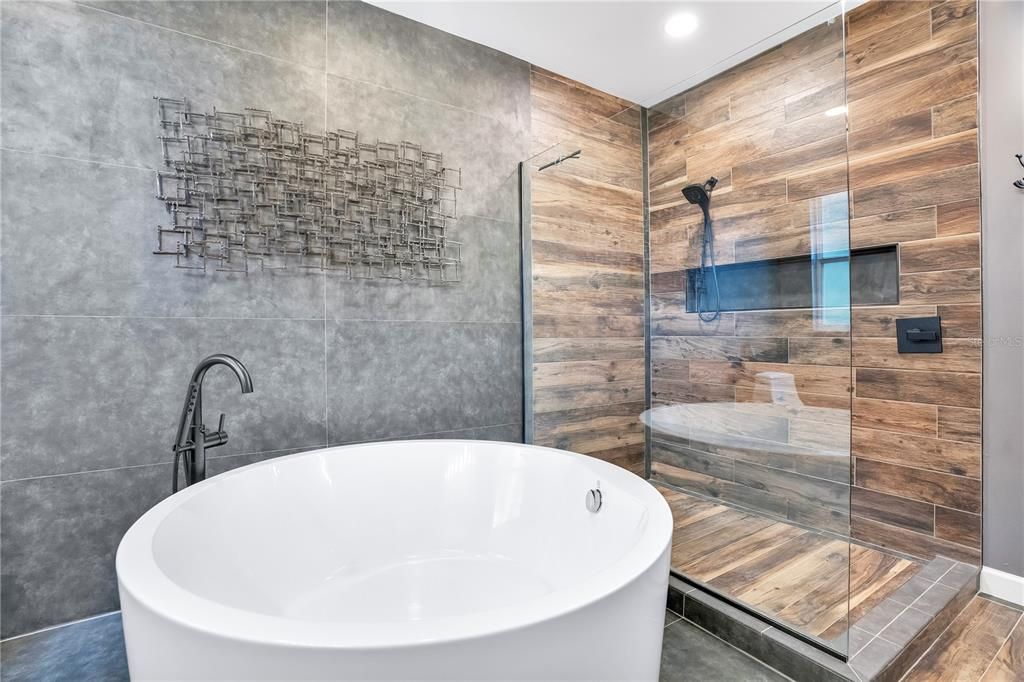 待售: $915,000 (6 贝兹, 4 浴室, 3852 平方英尺)