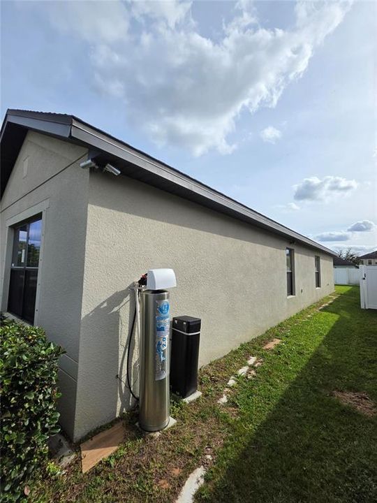 For Sale: $299,000 (3 beds, 2 baths, 2033 Square Feet)