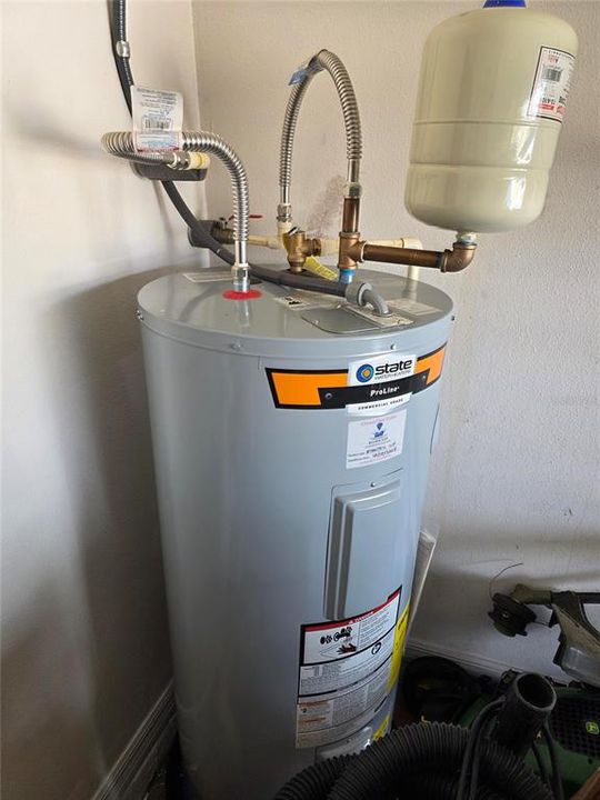 For Sale: $299,000 (3 beds, 2 baths, 2033 Square Feet)