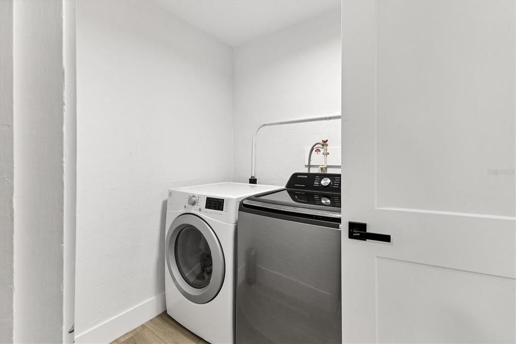 For Sale: $325,000 (3 beds, 1 baths, 1260 Square Feet)