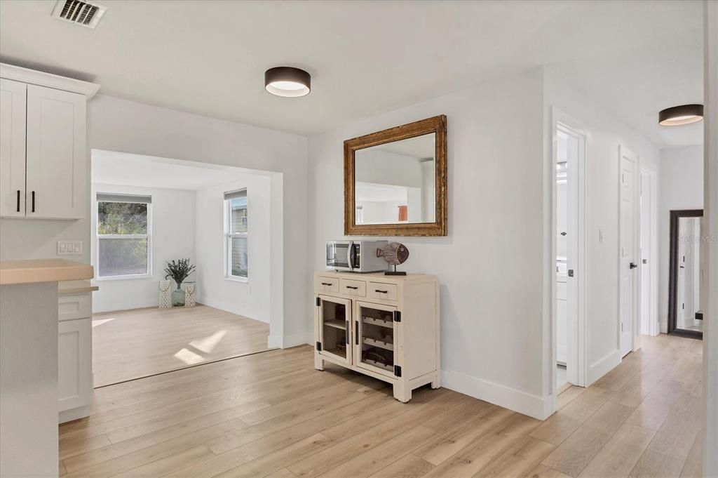 For Sale: $325,000 (3 beds, 1 baths, 1260 Square Feet)