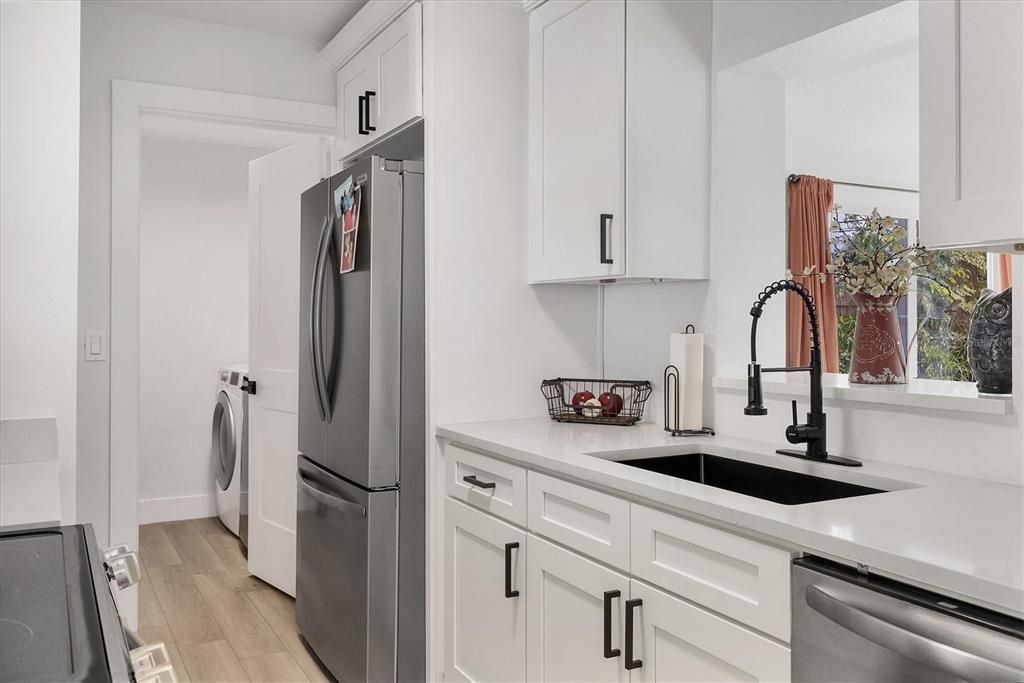 For Sale: $325,000 (3 beds, 1 baths, 1260 Square Feet)