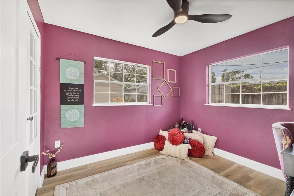 For Sale: $325,000 (3 beds, 1 baths, 1260 Square Feet)