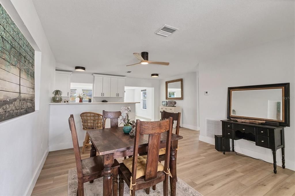 For Sale: $325,000 (3 beds, 1 baths, 1260 Square Feet)