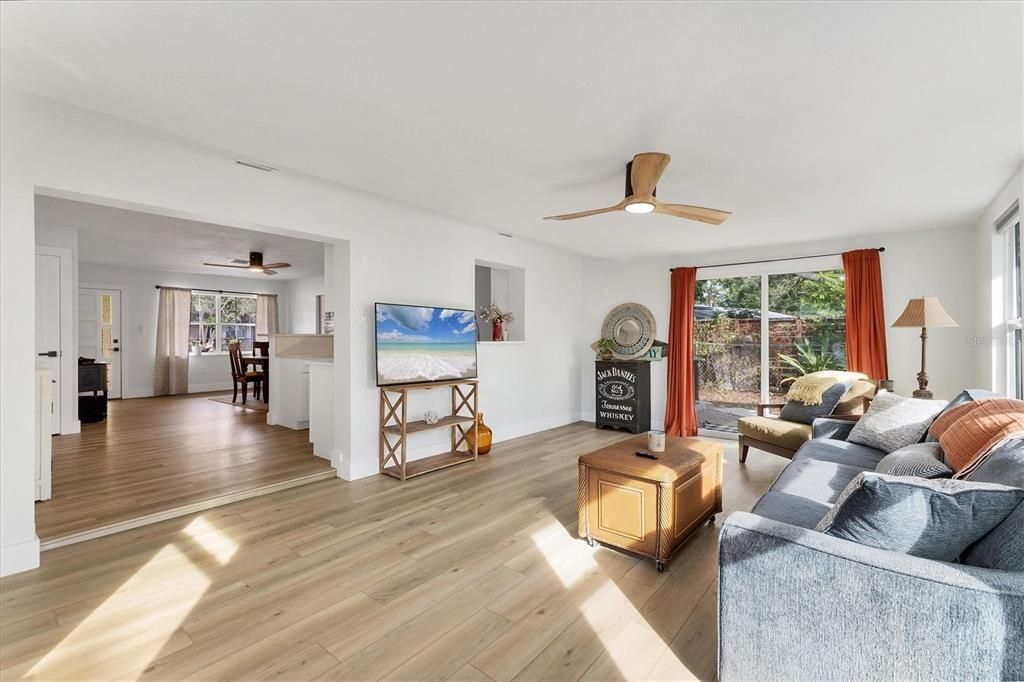 For Sale: $325,000 (3 beds, 1 baths, 1260 Square Feet)