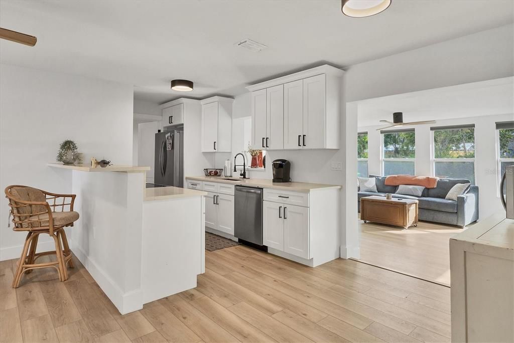 For Sale: $325,000 (3 beds, 1 baths, 1260 Square Feet)