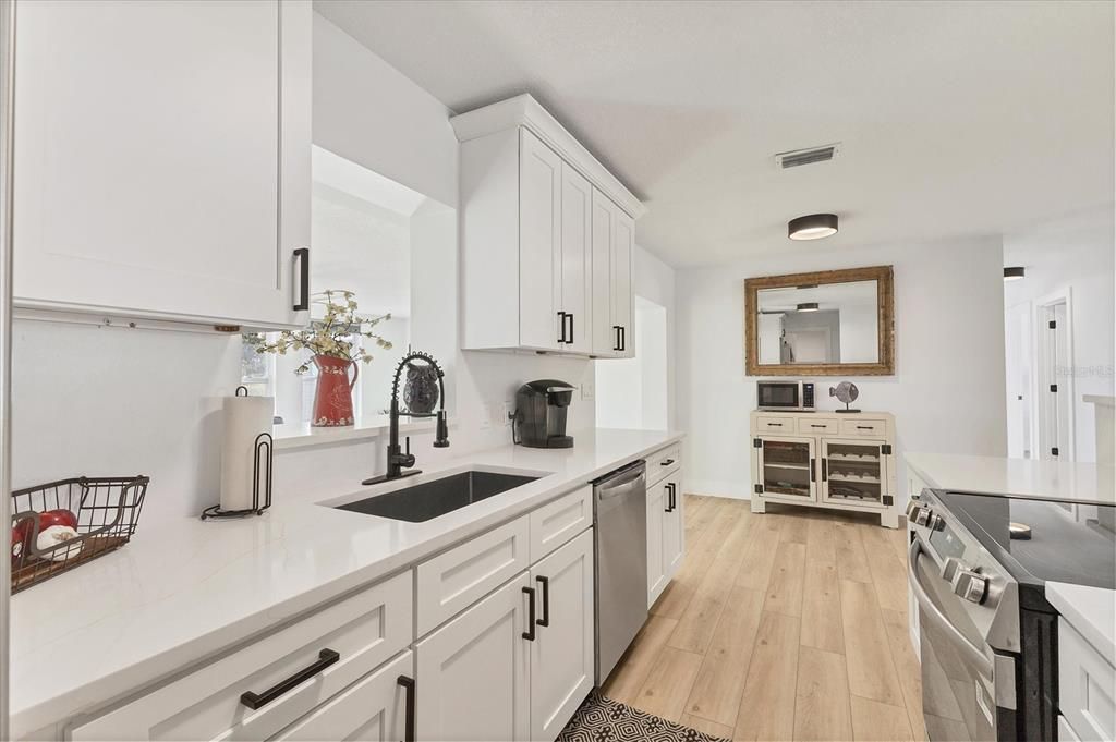 For Sale: $325,000 (3 beds, 1 baths, 1260 Square Feet)