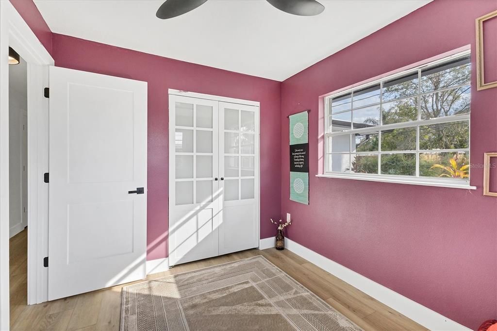 For Sale: $325,000 (3 beds, 1 baths, 1260 Square Feet)