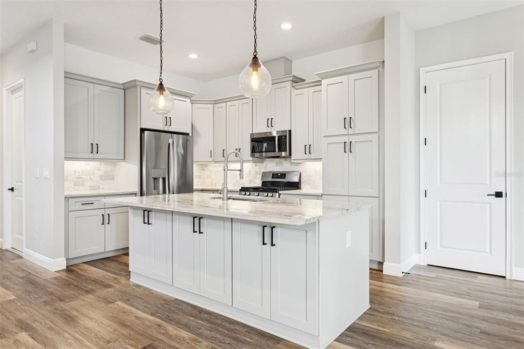 待售: $1,099,000 (5 贝兹, 3 浴室, 2855 平方英尺)