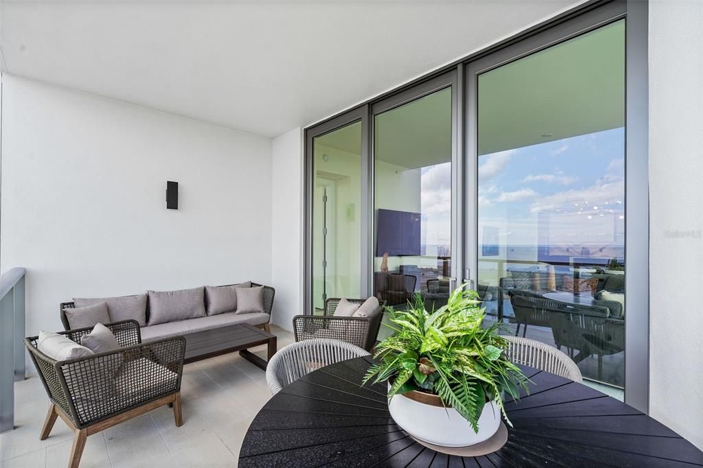 For Rent: $16,500 (3 beds, 4 baths, 2712 Square Feet)