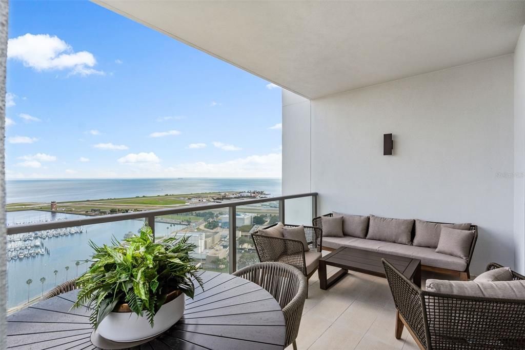 For Rent: $16,500 (3 beds, 4 baths, 2712 Square Feet)