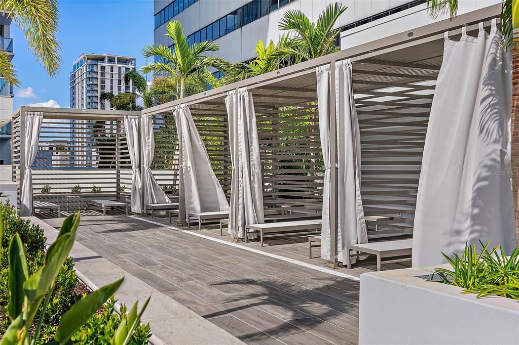 For Rent: $16,500 (3 beds, 4 baths, 2712 Square Feet)