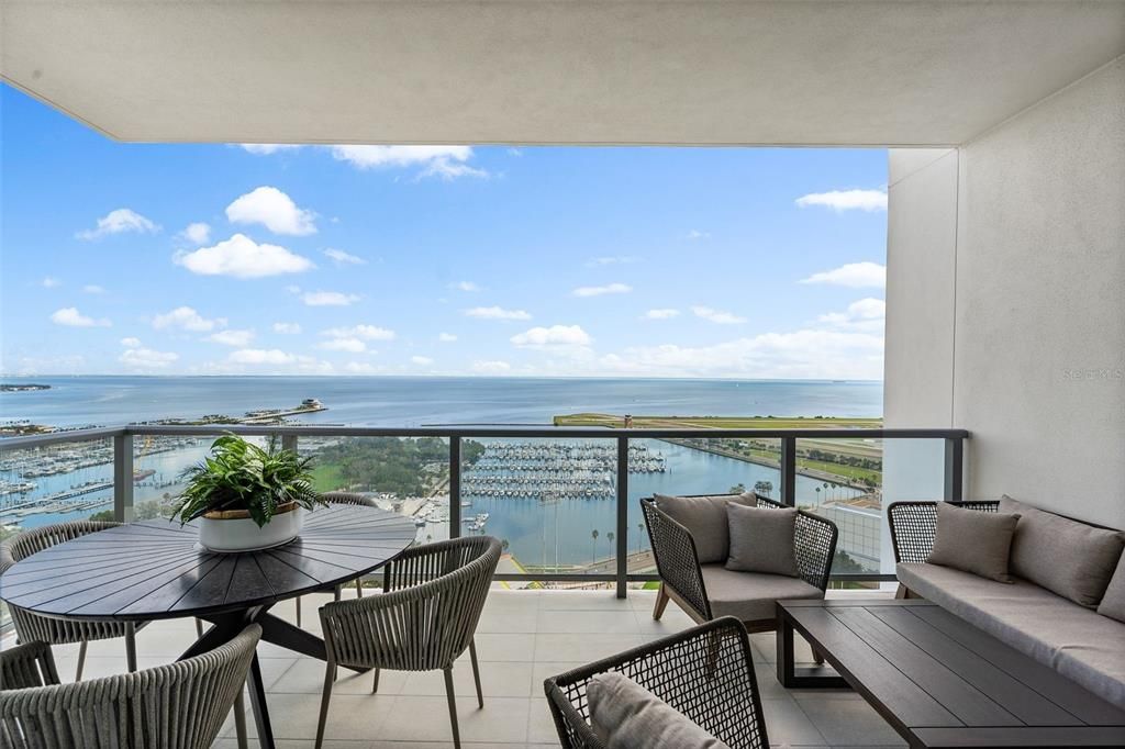 For Rent: $16,500 (3 beds, 4 baths, 2712 Square Feet)