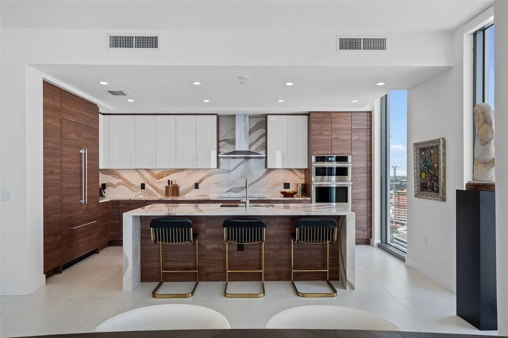 For Rent: $16,500 (3 beds, 4 baths, 2712 Square Feet)