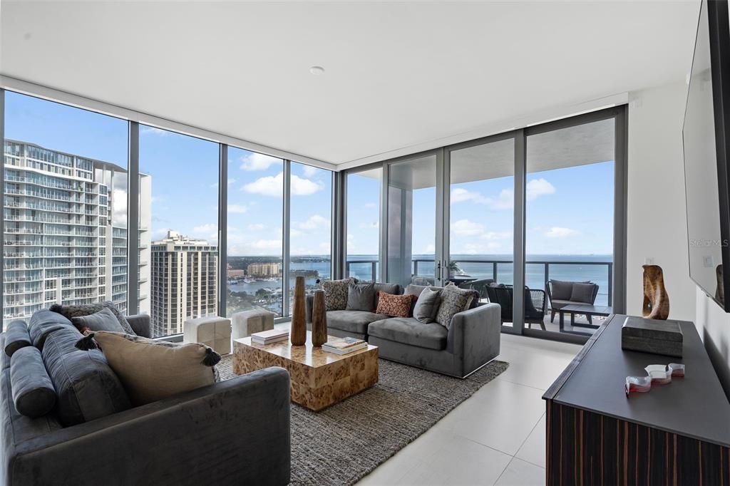 For Rent: $16,500 (3 beds, 4 baths, 2712 Square Feet)