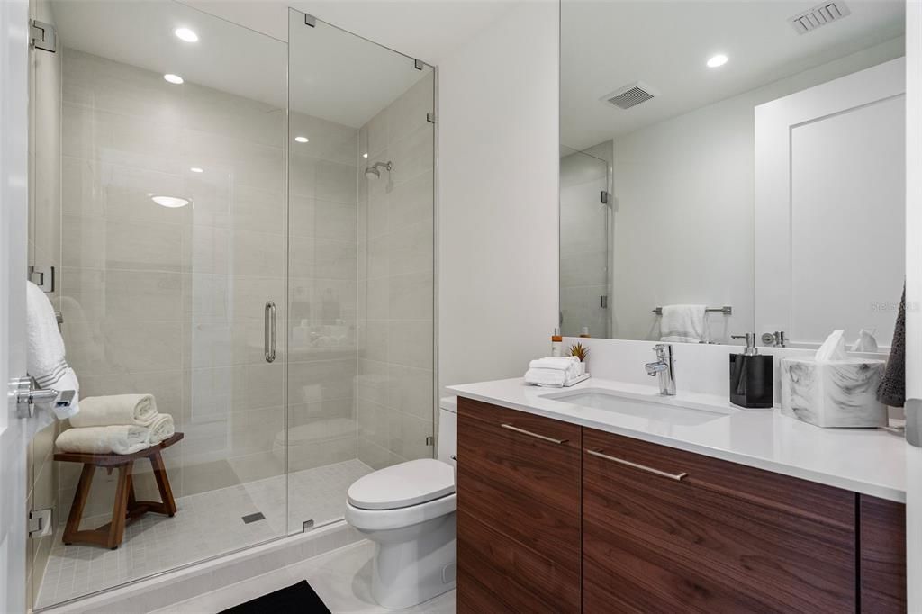 For Rent: $16,500 (3 beds, 4 baths, 2712 Square Feet)