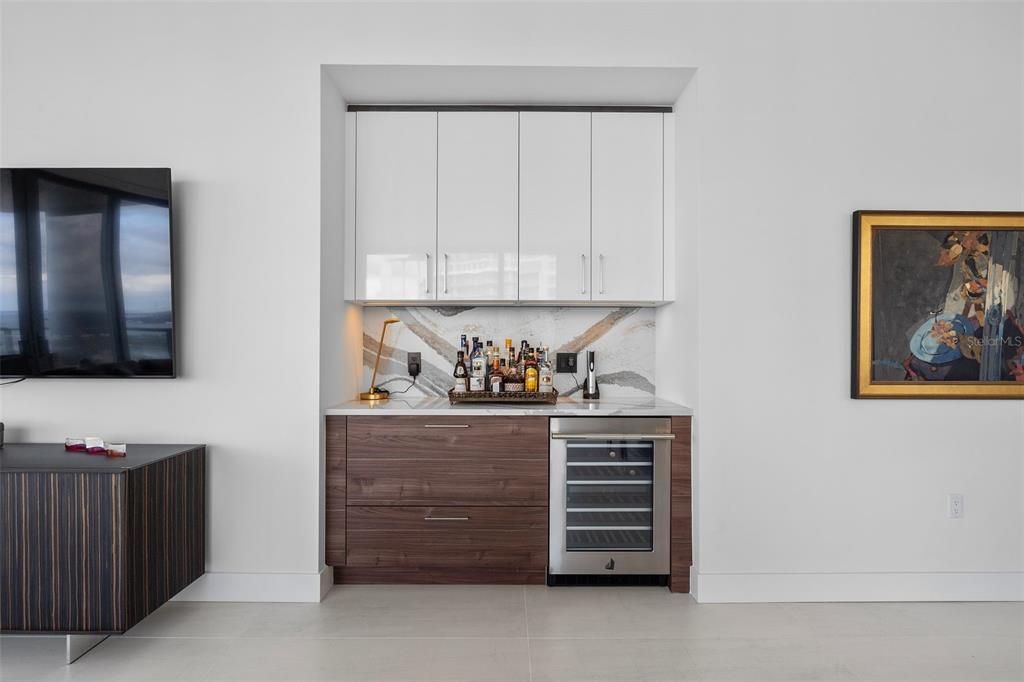 For Rent: $16,500 (3 beds, 4 baths, 2712 Square Feet)