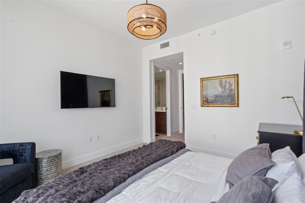 For Rent: $16,500 (3 beds, 4 baths, 2712 Square Feet)