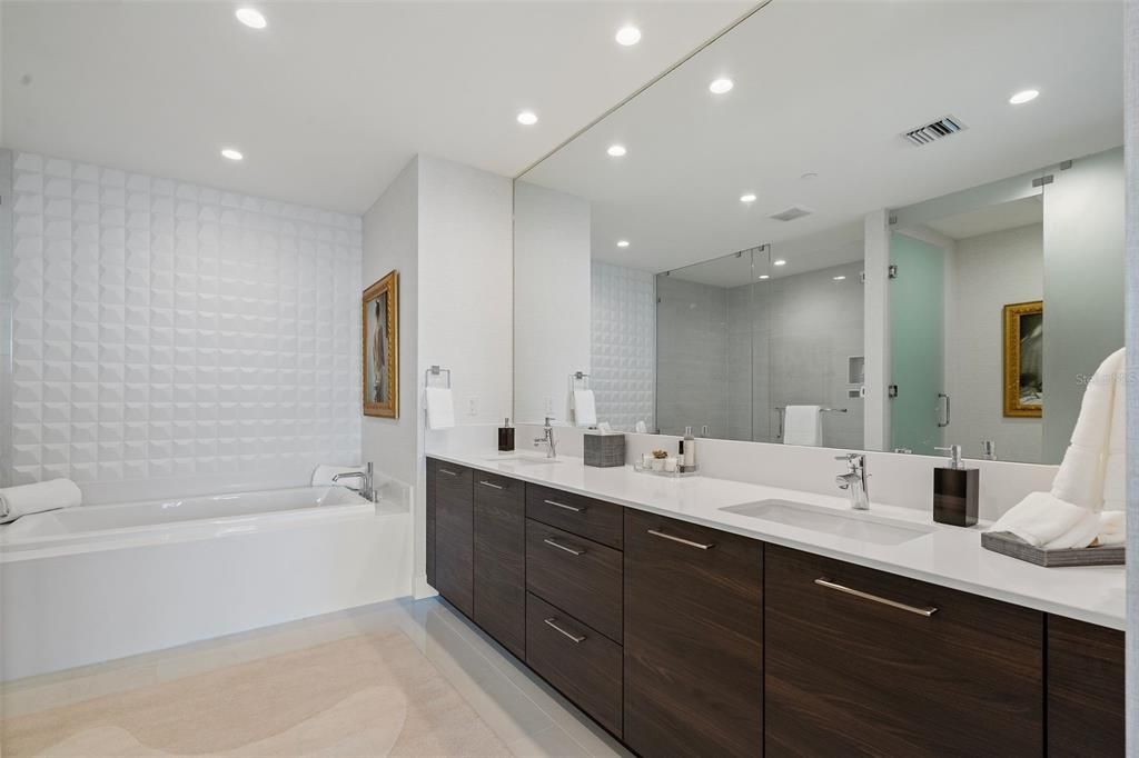 For Rent: $16,500 (3 beds, 4 baths, 2712 Square Feet)