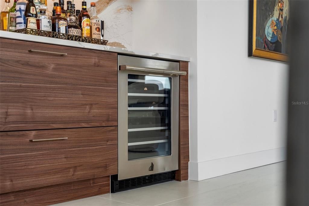 For Rent: $16,500 (3 beds, 4 baths, 2712 Square Feet)