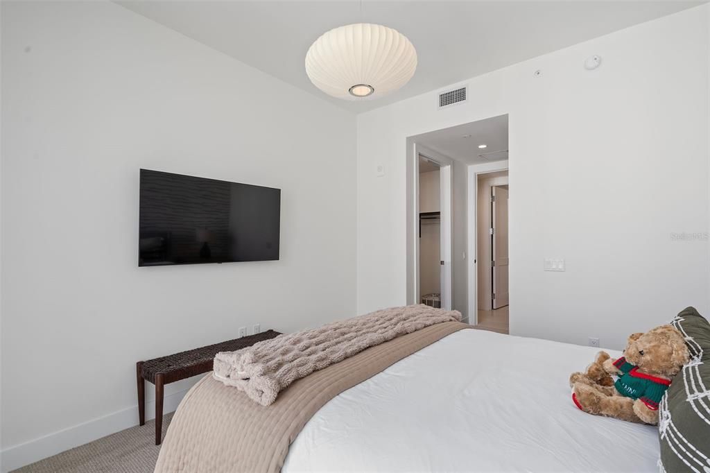 For Rent: $16,500 (3 beds, 4 baths, 2712 Square Feet)