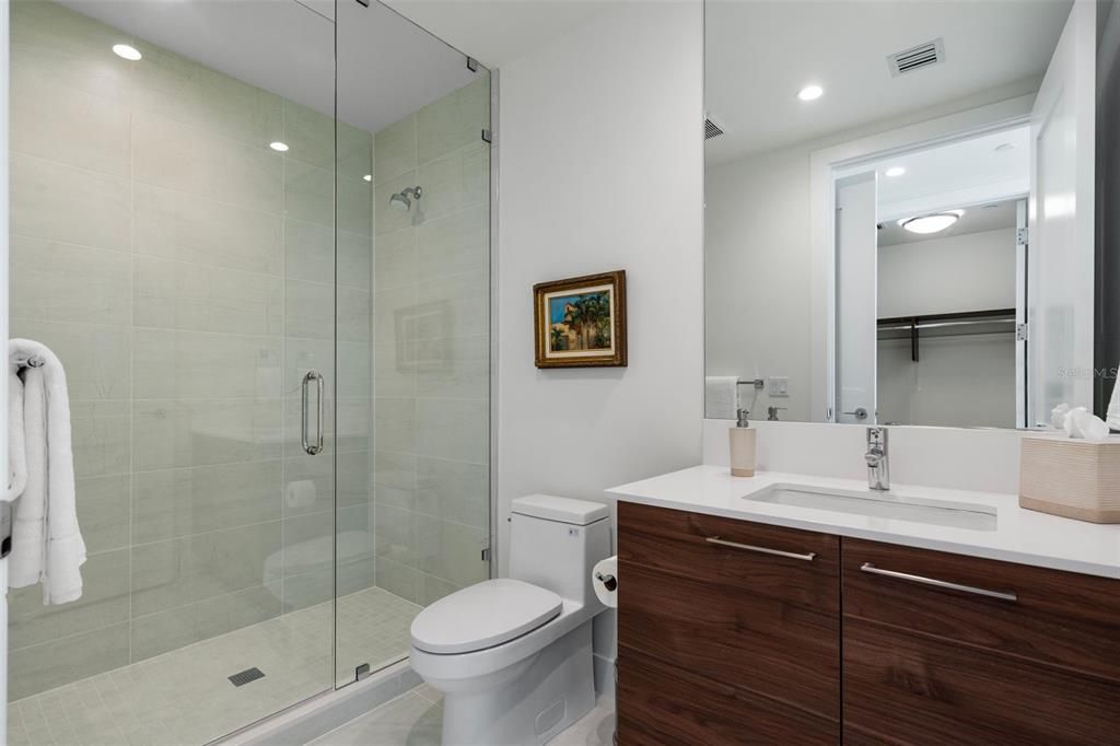 For Rent: $16,500 (3 beds, 4 baths, 2712 Square Feet)