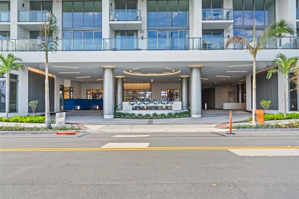 For Rent: $16,500 (3 beds, 4 baths, 2712 Square Feet)