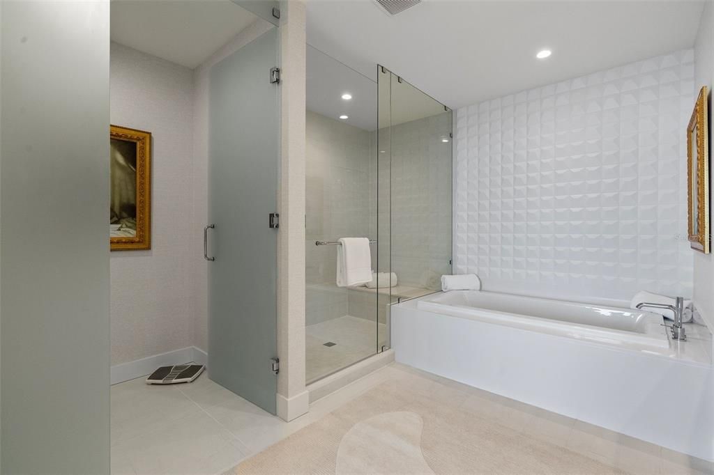 For Rent: $16,500 (3 beds, 4 baths, 2712 Square Feet)