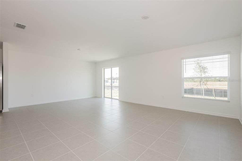 En Renta: $2,120 (4 camas, 3 baños, 2174 Pies cuadrados)