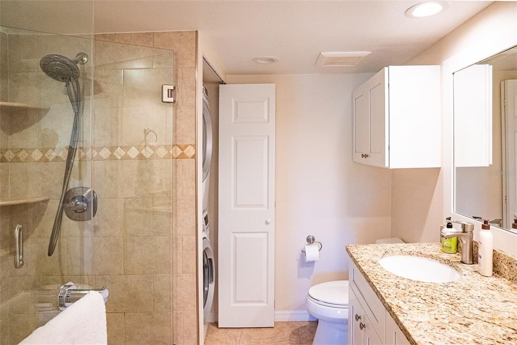 待售: $235,000 (2 贝兹, 2 浴室, 1002 平方英尺)