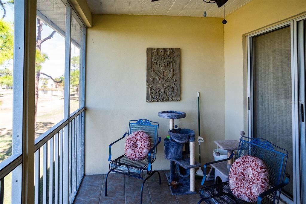 待售: $235,000 (2 贝兹, 2 浴室, 1002 平方英尺)