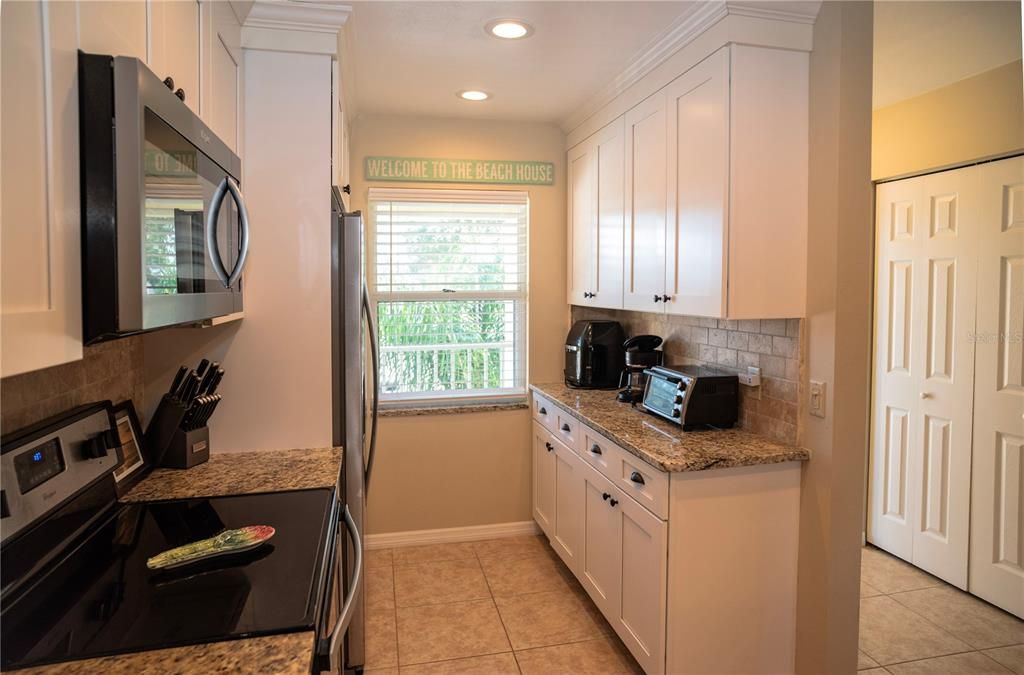 待售: $235,000 (2 贝兹, 2 浴室, 1002 平方英尺)